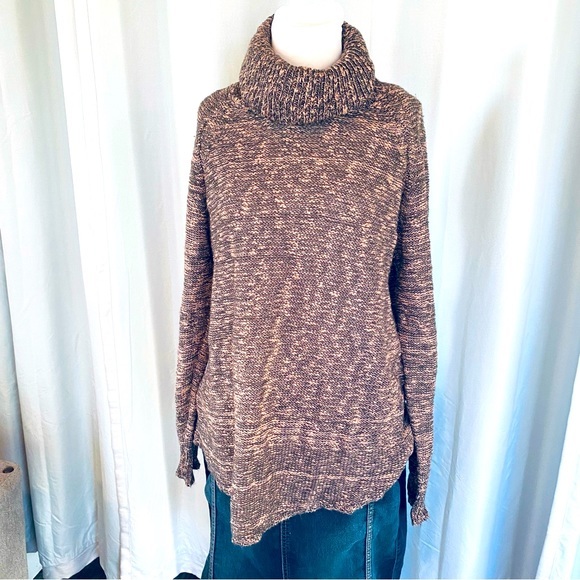 Brand: Abound. Turtle neck sweater. 71% cotton, 29% Acrylic. Size: small. - Picture 2 of 9